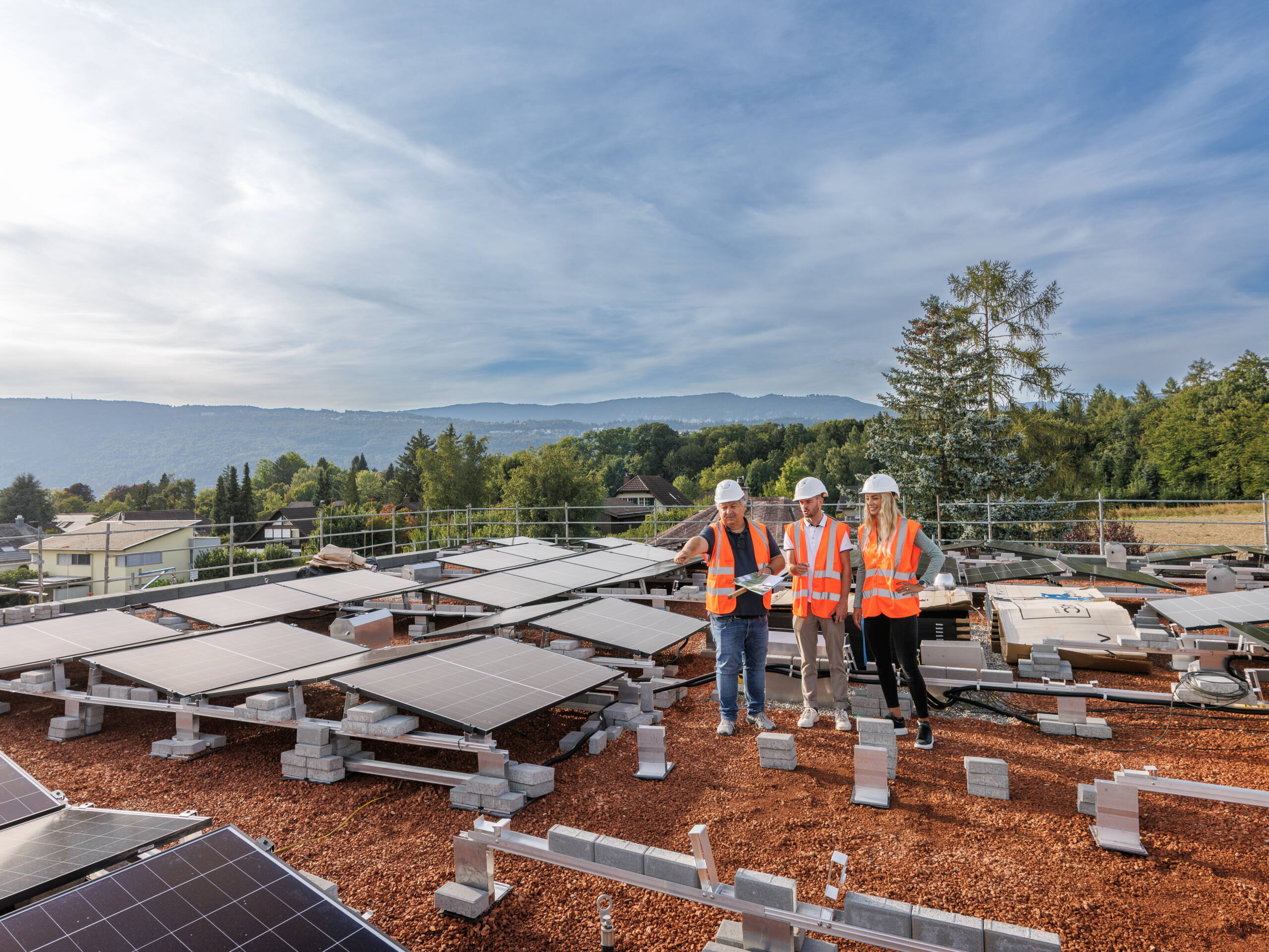 UrbanCasa Team auf Dach, Solar