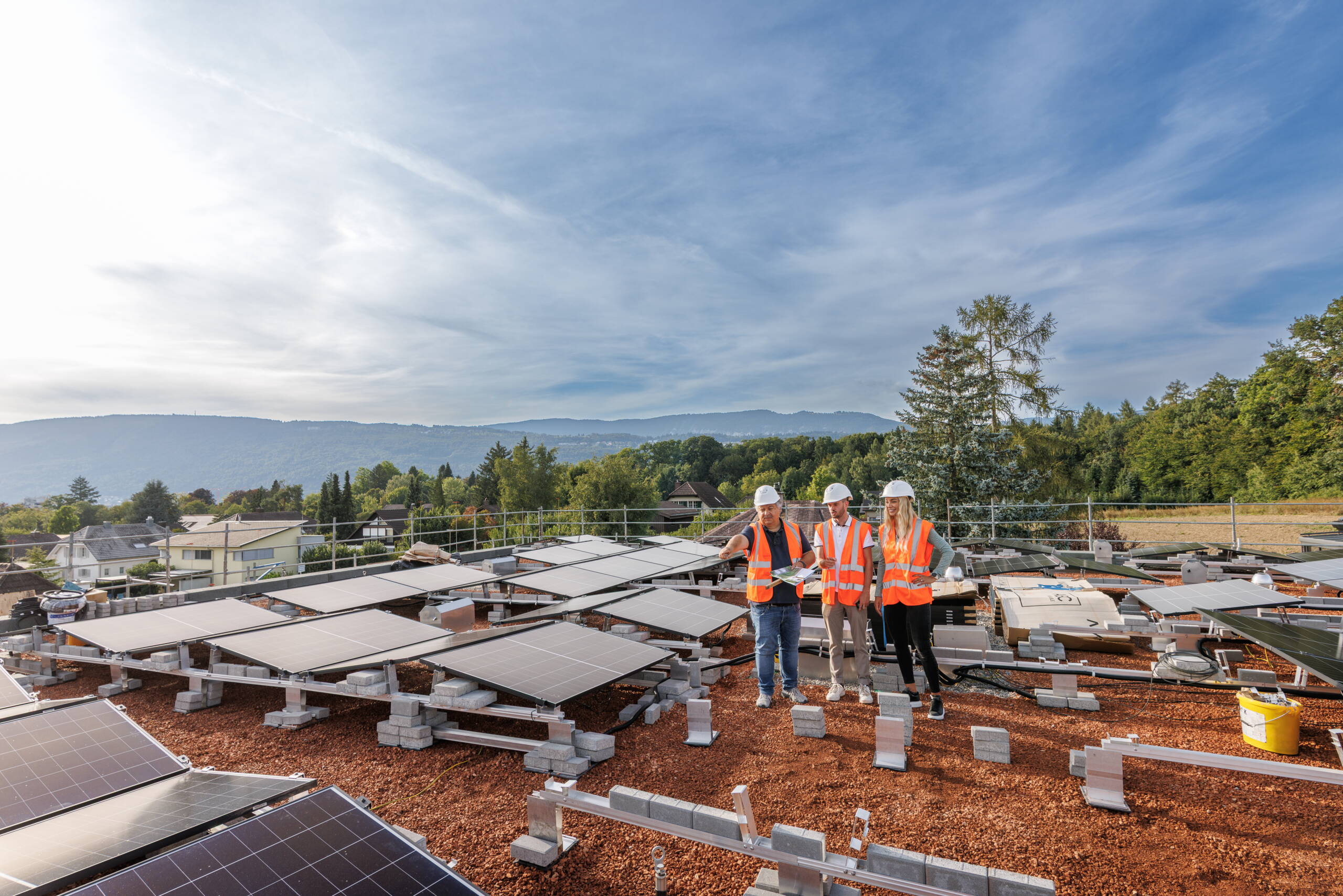UrbanCasa Team auf Dach, Solar