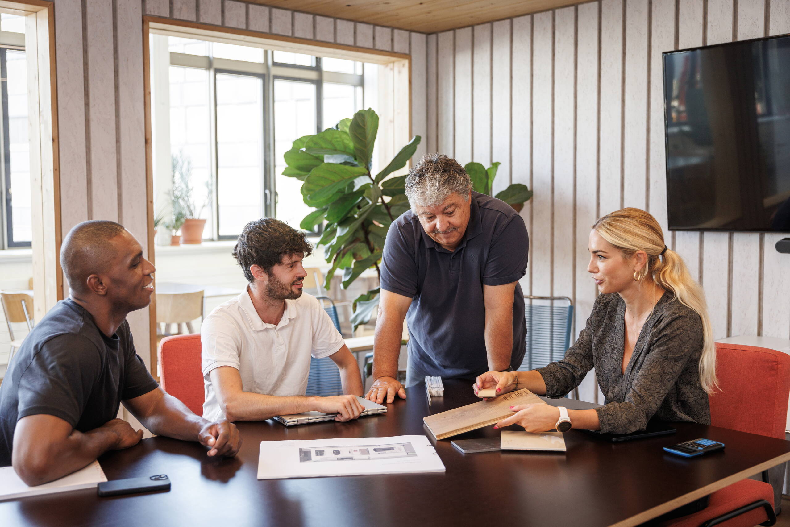 UrbanCasa Team-Meeting, Dienstleistungen